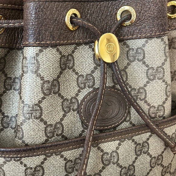Gucci G Logo Bucket Bag with COA included - Picture 2 of 16